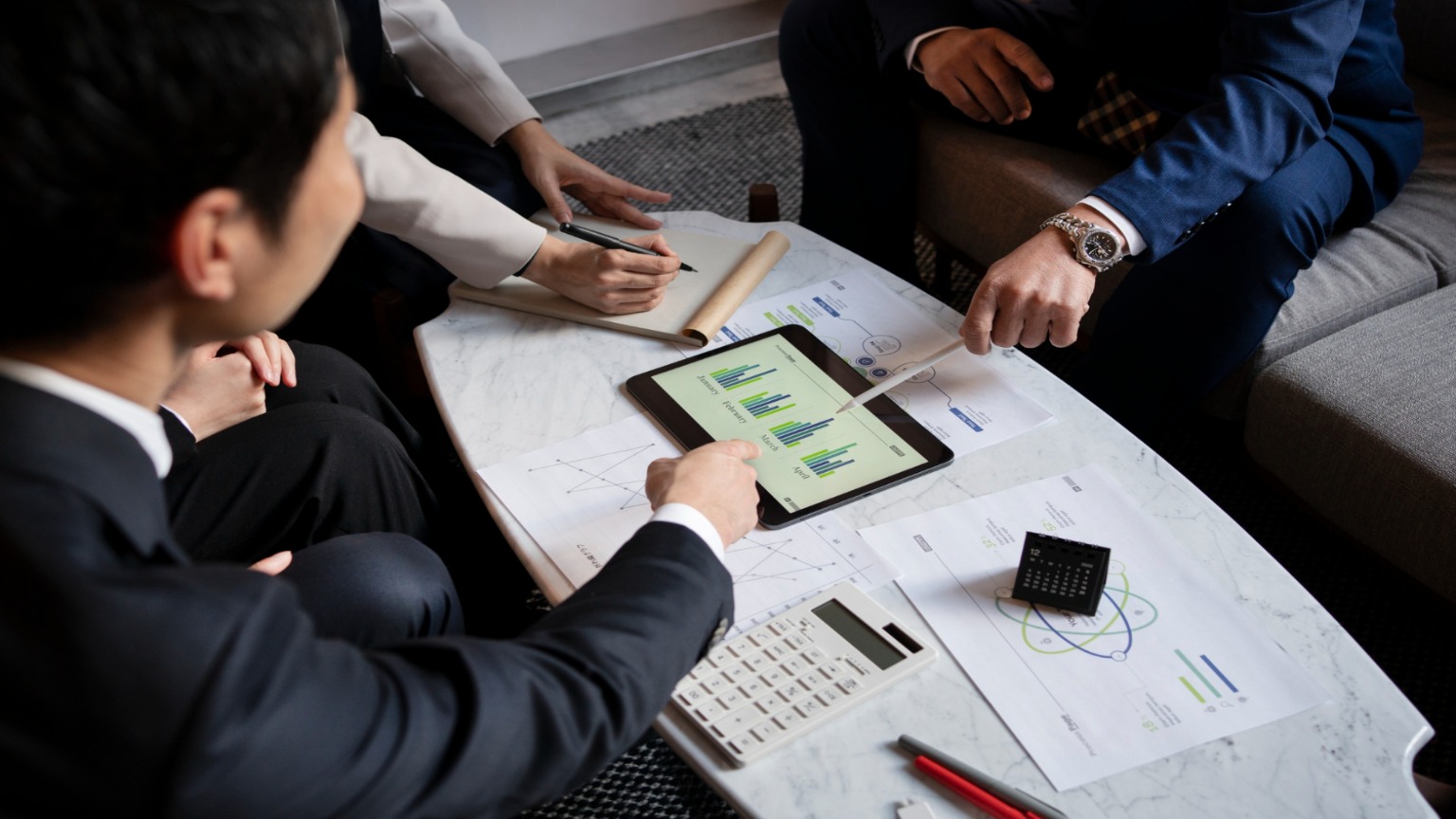 Read more about the article Private Sale vs. Business Broker: The Shocking Truth Revealed!